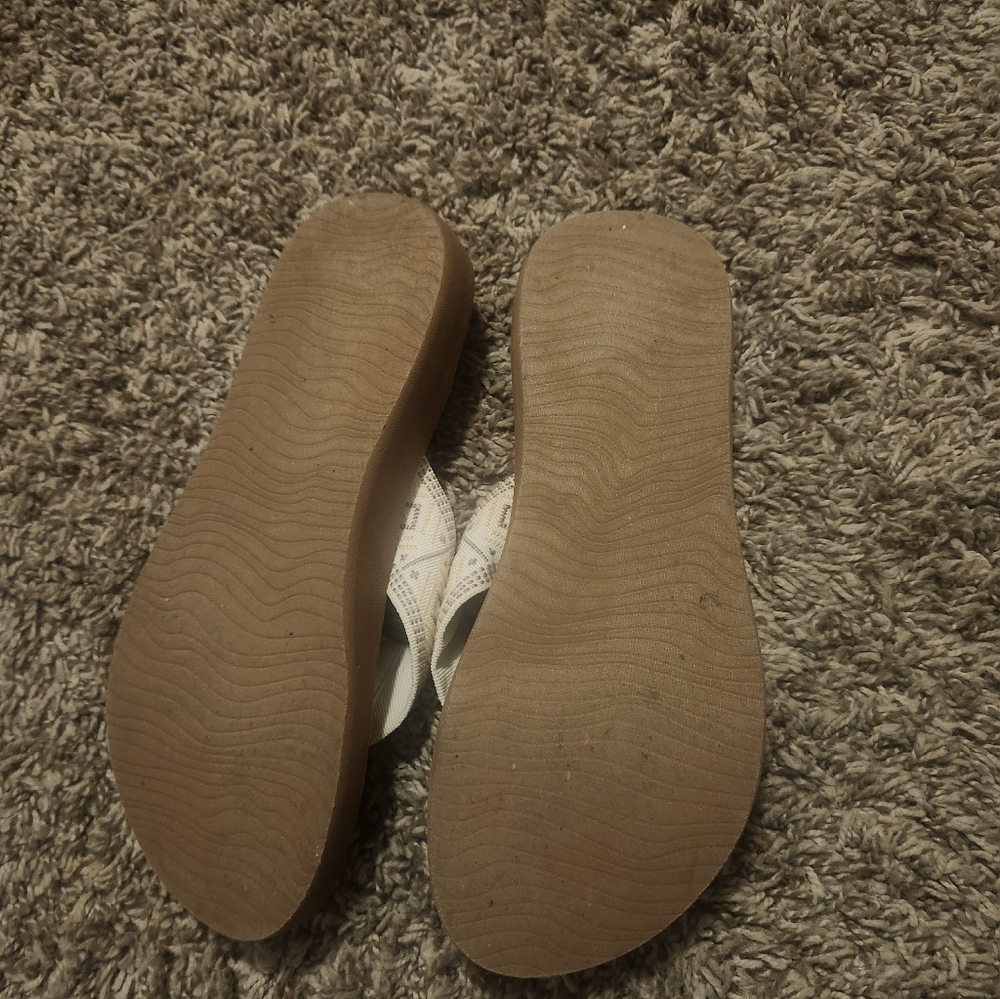 EUC Reef Flip Flops Size 7 - Picture 2 of 3
